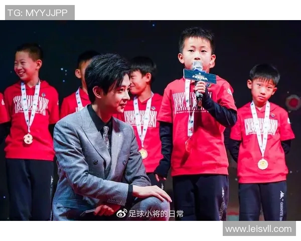 庆祝足球明星辉煌成就的颁奖典礼致辞简短回顾与展望