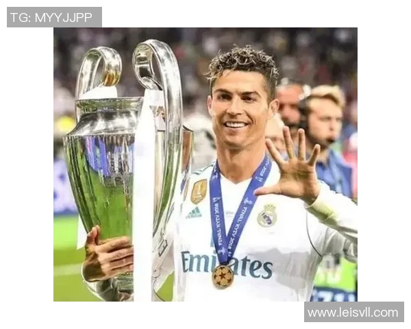 意大利足球明星是否已经与俱乐部解约引发球迷热议