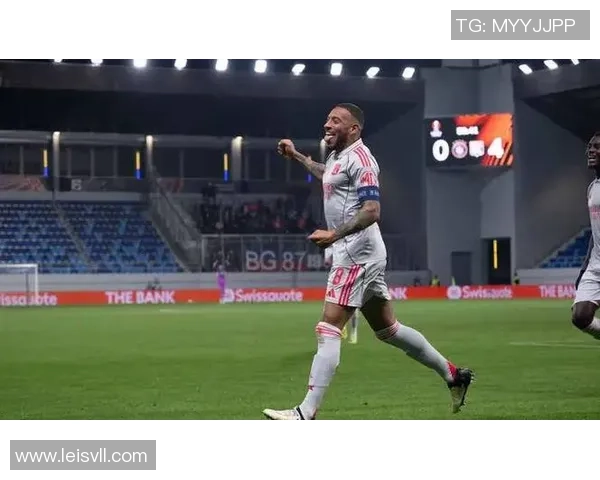 足球明星巧妙挑传助攻展现团队配合与个人魅力的完美结合 足球明星巧妙挑传助攻展现团队配合与个人魅力的完美结合