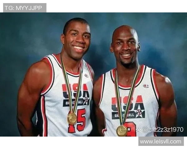 历届足球巨星的辉煌历程与传奇故事揭秘